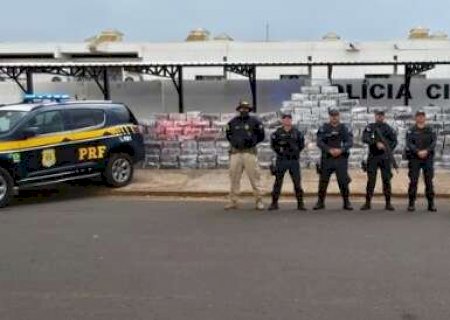 Dupla &eacute; presa com 6 toneladas de maconha que sa&iacute;ram de barrac&atilde;o na Moreninha