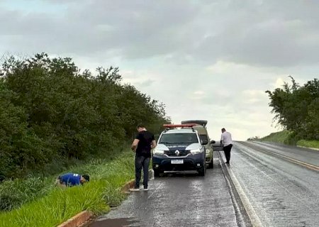 Dupla é presa suspeita de assassinar mulher encontrada com tiro na cabeça