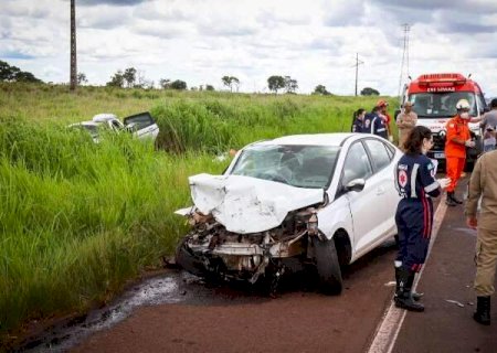 Acidente com 2 ve&iacute;culos mata idoso e bisneta na sa&iacute;da para Tr&ecirc;s Lagoas