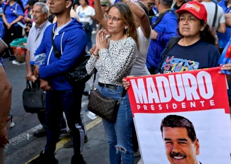 Apoiadores de Maduro se manifestam em Caracas por sua libertação