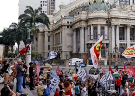 Manifestação no Rio lembra 8 de janeiro e rejeita anistia a golpistas