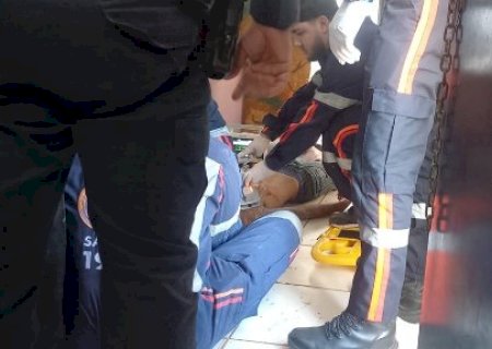 Rapaz &eacute; baleado na cabe&ccedil;a dentro de apartamento e fica em estado grave