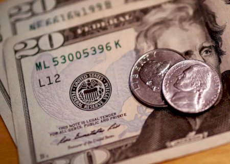 Dólar cai para R$ 5,37 com redução de preocupações com Venezuela
