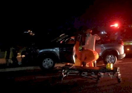 Mulher perde controle de veículo após mal súbito e bate em guard-rail na BR-158