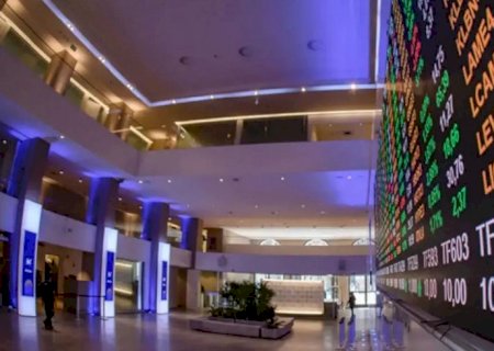 Ibovespa renova recorde e supera 175 mil pontos com capital externo