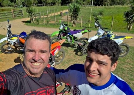 Governador encerra o ano em trilha sobre duas rodas