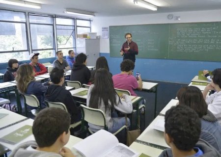 Piso do magistério tem reajuste de 5,4% e vai a R$ 5,1 mil em 2026