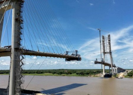 Ponte da Rota Bioceânica está a 128 metros de conectar Brasil e Paraguai