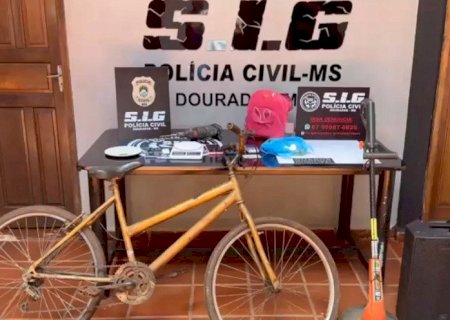 Furto em farmácia leva polícia a boca de fumo e resulta em duas prisões