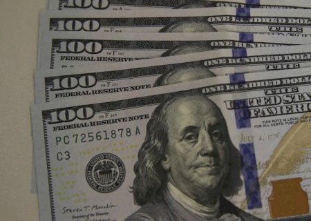 Dólar sobe para R$ 5,24 em meio a tensões entre EUA e Irã