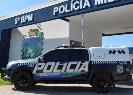 Filho suspeito de matar a própria mãe a facada é localizado e preso