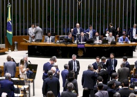 C&acirc;mara reduz imposto da ind&uacute;stria qu&iacute;mica e cria duas universidades