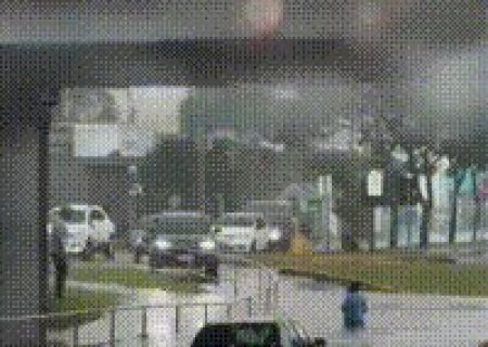 Temporal com granizo destelha casas e alaga vias em Chapad&atilde;o do Sul