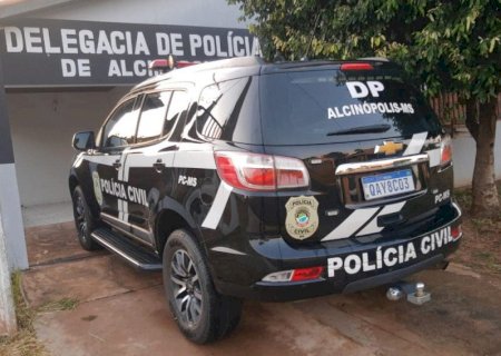 Idoso é preso em flagrante após agredir cachorro a pauladas