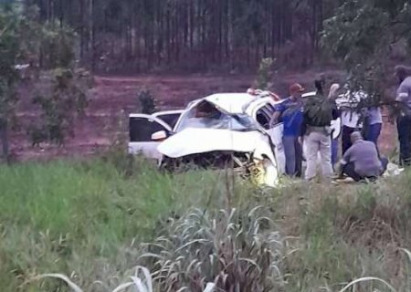 Mulher morre e 2 ficam feridas em acidente com ve&iacute;culo de secret&aacute;ria de sa&uacute;de