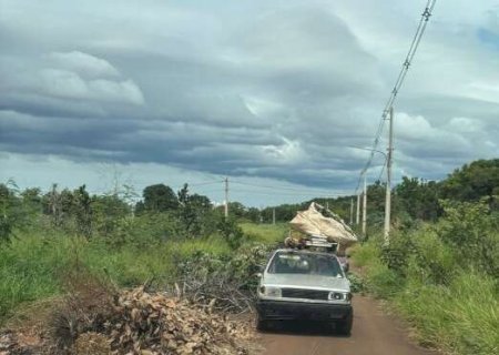 Ruas ficam intransit&aacute;veis com descarte de lixo no entorno da UCDB