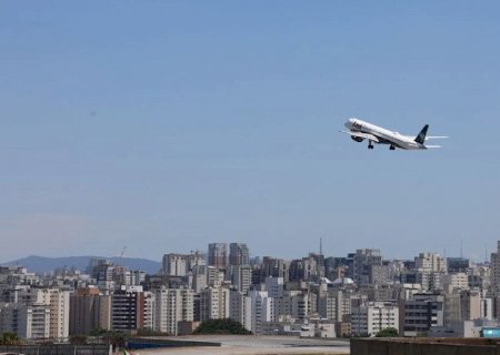 Alta do petróleo deve encarecer passagens e reduzir voos no Brasil, diz ministro