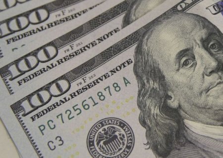 D&oacute;lar &agrave; vista fecha a R$ 5,10 e atinge menor valor em 2 anos