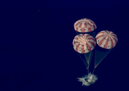 Astronautas da Artemis 2 retornam à Terra após missão lunar de 10 dias
