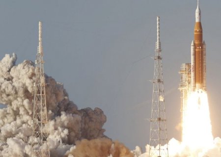 Nasa lança a primeira missão lunar tripulada em meio século