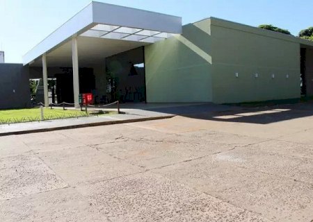 Mulher é encontra ensanguentada após ser estuprada dentro de casa