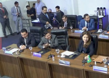 Câmara arquiva denúncia e mantém mandato de Isa Marcondes após votação unânime