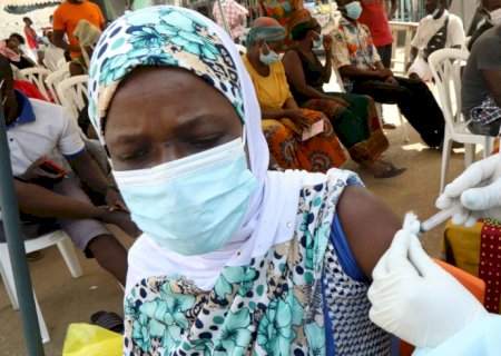 Surto de ebola em países africanos deixa pelo menos 131 mortos