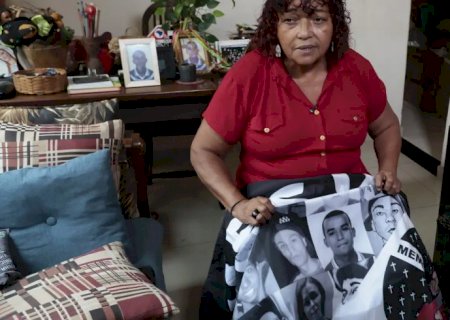 "Nossos filhos pagaram por guerra que não era deles', diz Mãe de Maio