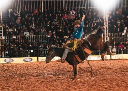 Peões de São Paulo e Naviraí são campeões do rodeio da 60ª Expoagro