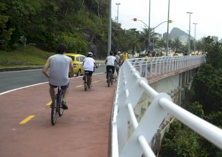 Prefeitura do Rio fecha Ciclovia Tim Maia após ondas de 2 metros