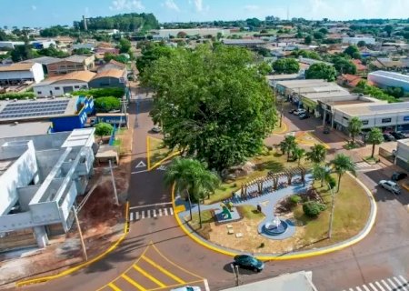 Dupla mascarada invade casa e tenta matar homem monitorado por tornozeleira
