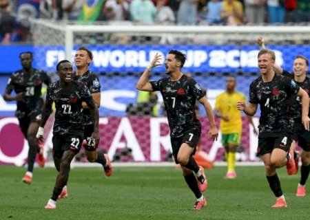 Com gol nos acr&eacute;scimos, Canad&aacute; elimina &Aacute;frica do Sul e avan&ccedil;a &agrave;s oitavas da Copa