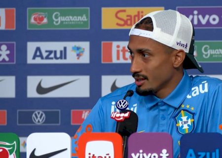 Raphinha sente carinho diferente fora do Brasil: "Saí muito jovem e não consegui criar conexão"