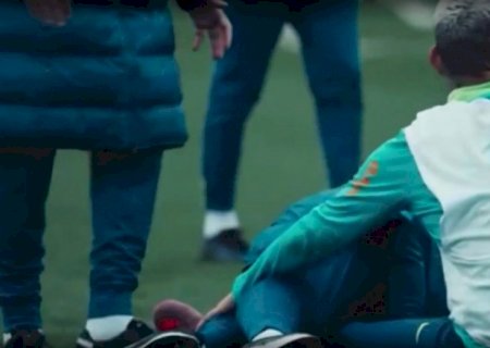 Tombo de Ancelotti após carrinho de Richarlison em treino da Seleção viraliza; veja