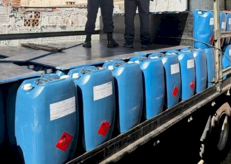 Receita e PF apreendem insumo que poderia produzir 22 toneladas de cocaína