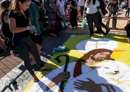 Jovens no DF se unem por tapetes de Corpus Christi e “jejum' de telas