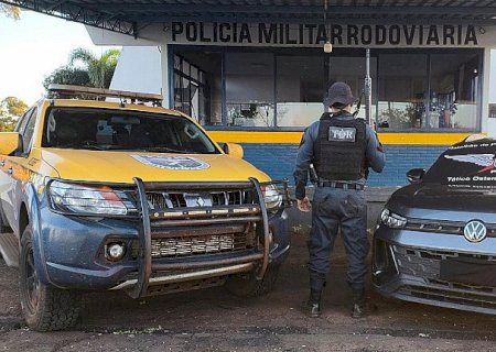 Casal é levado à delegacia ao ser abordado em Amambai com carro furtado no ES