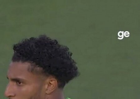Por que Ancelotti não convocou outro lateral? Entenda como Éderson venceu a concorrência