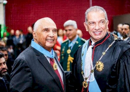 Decano da Alems, Londres Machado recebe Comenda de Grande Oficial