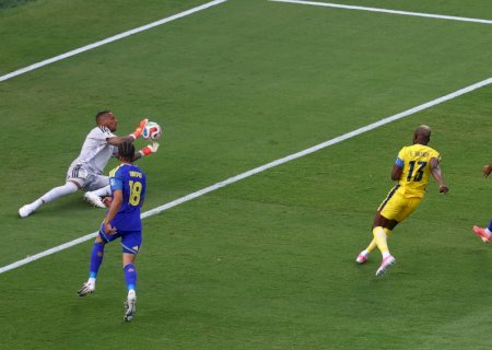 Enner Valencia perde gol com dois minutos de jogo e inspira memes