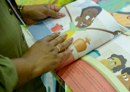 Bienal nas Escolas entra em clima de Copa para estimular leitura no RJ