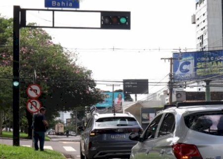 Tr&acirc;nsito tem interdi&ccedil;&atilde;o parcial no cruzamento da Afonso Pena com a Bahia
