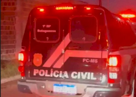 Dupla em moto atira contra jovem em frente de casa em Dourados