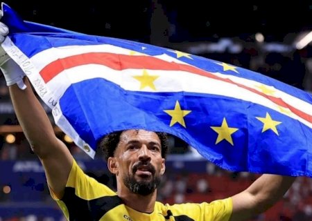 Vozinha vira o goleiro mais seguido do mundo nas redes sociais