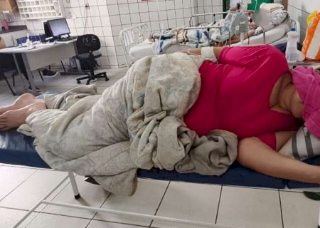 Com suspeita de aneurisma e AVC, mulher aguarda transfer&ecirc;ncia h&aacute; mais de 24h