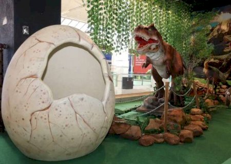 Parque indoor une dinossauros, infl&aacute;veis e games para toda a fam&iacute;lia