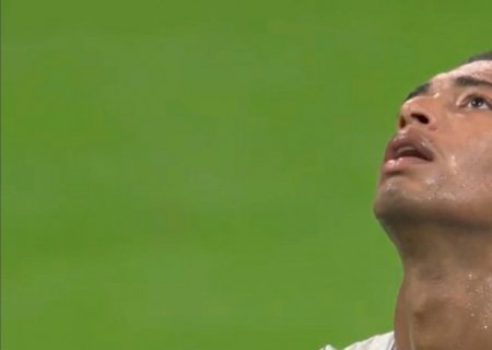 Câmera flagra corneta de Bellingham a Pickford após gol da Argentina: "No meio!"
