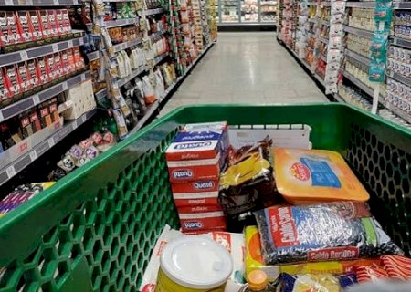 Alimentos sobem mais que inflação e pesam no bolso das famílias mais pobres, aponta Dieese
