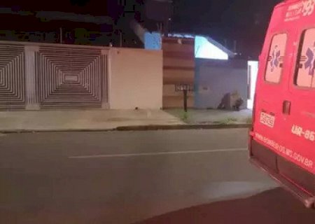 Criança de 2 anos morre após cair na piscina de casa; polícia investiga