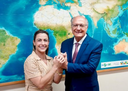 Soraya mant&eacute;m candidatura ao Senado e descarta vaga de suplente de Vander